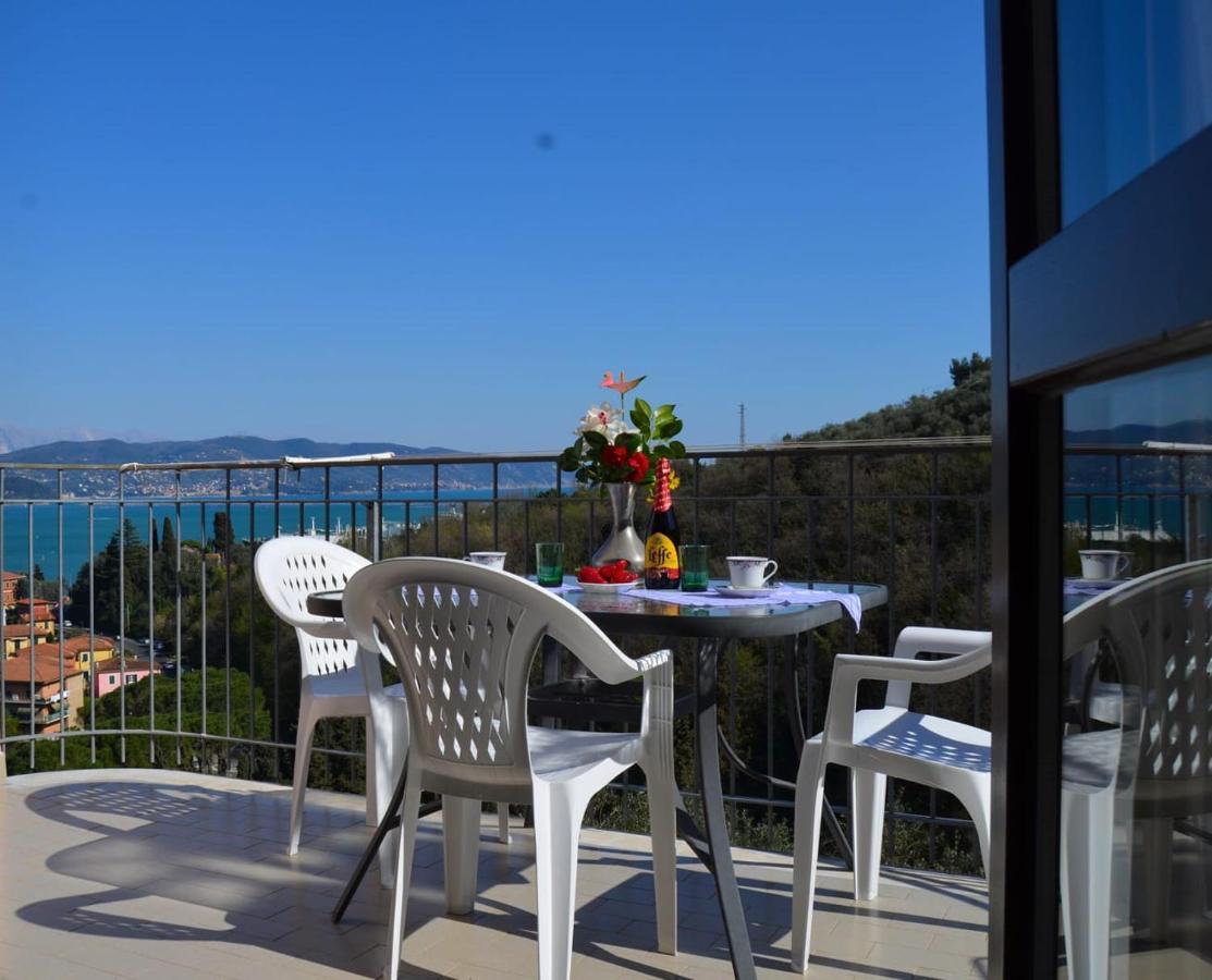 شقة Wonderful Sea View - Terrace And Parking فيزانو المظهر الخارجي الصورة